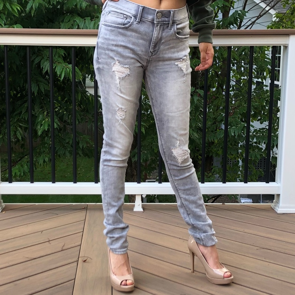 Grey distressed skinny jeans